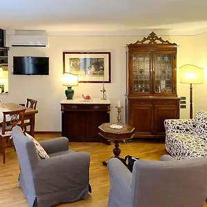 ladyhouse.it-tuscanyhotel.com/